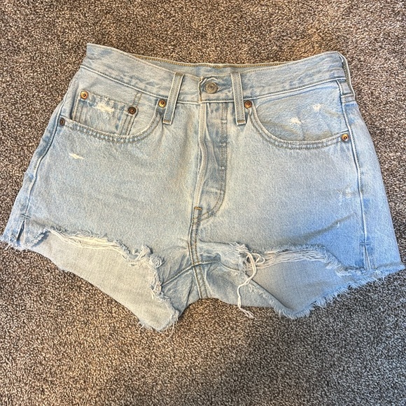 Levi’s Shorts - Picture 4 of 9